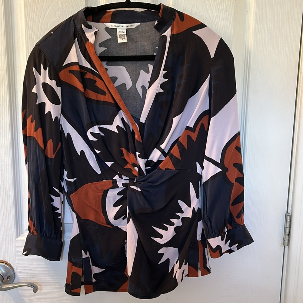 Diane Von Furstenberg Abstract Print Twist-Front Blouse in Black, Rust & White